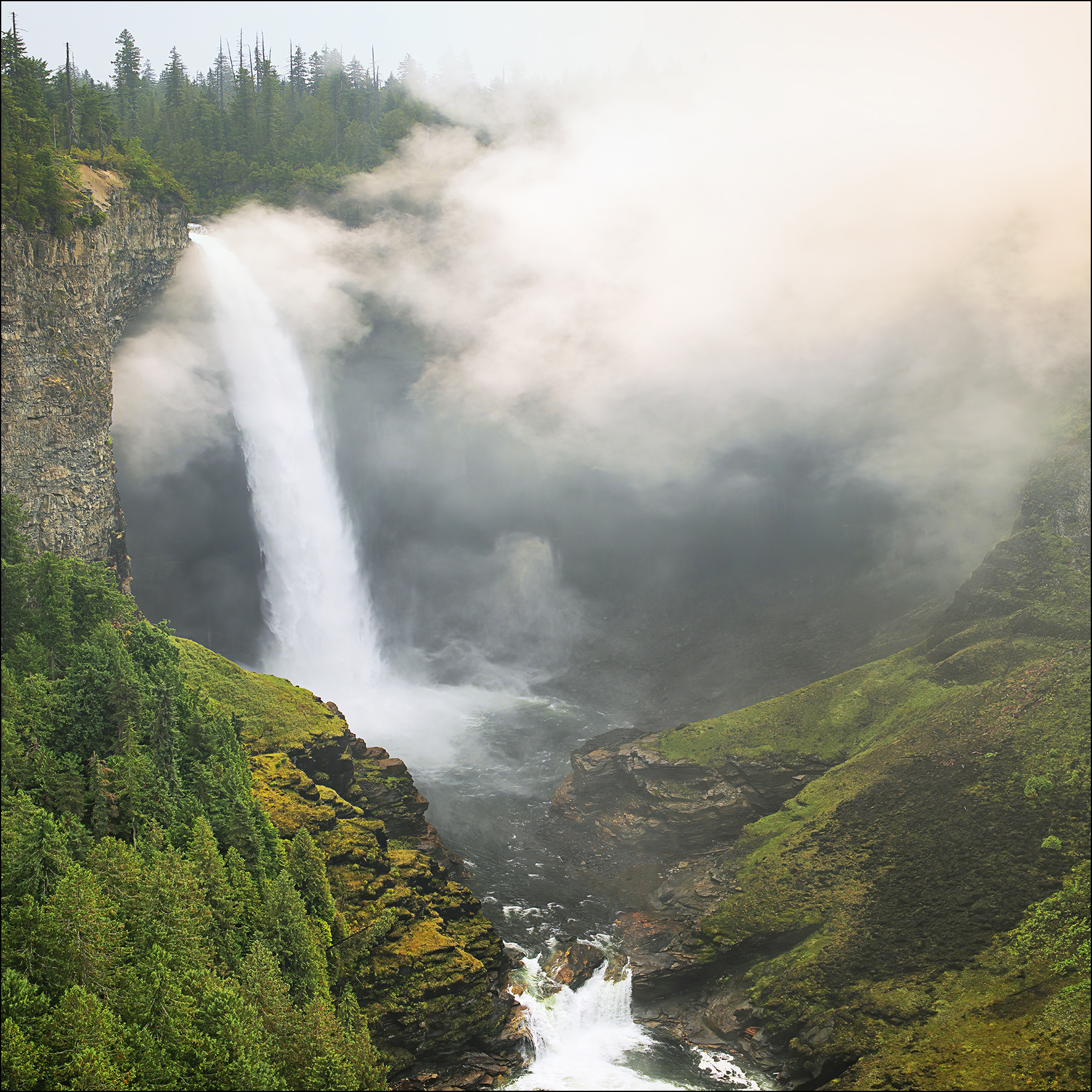 Glas-Art, Misty Waterfall I